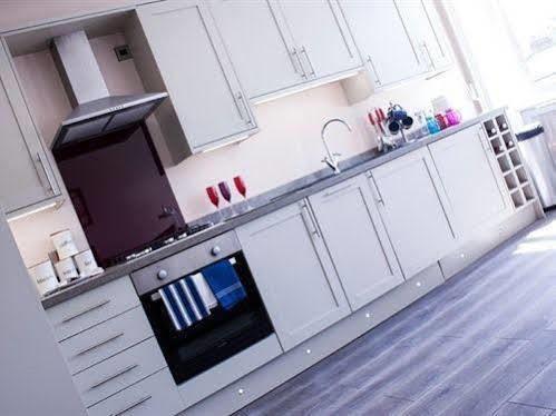 Lux Aparts Wakefield Central ภายนอก รูปภาพ
