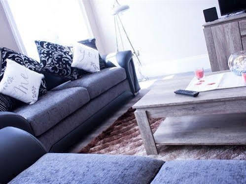 Lux Aparts Wakefield Central ภายนอก รูปภาพ